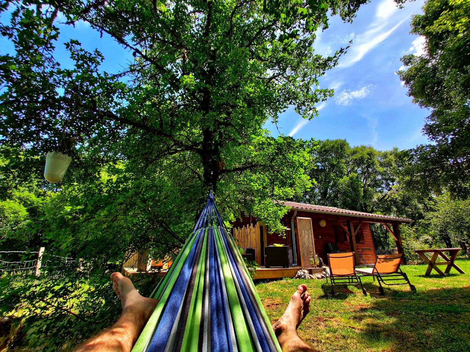 Hamac au jardin du chalet, gîte dans le Quercy